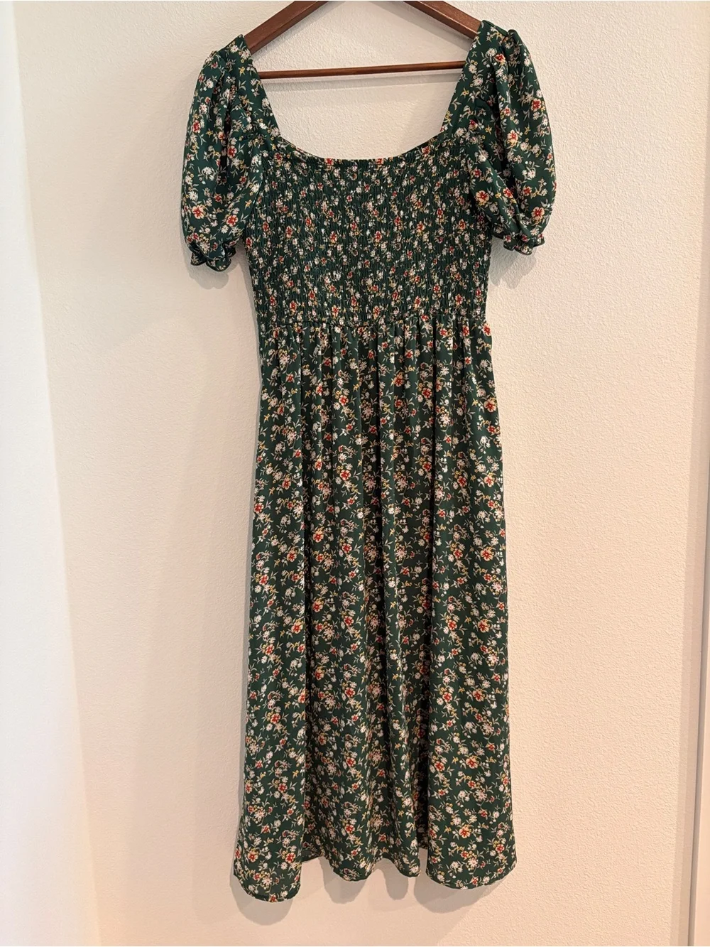 Green Floral Puff-Sleeve Midi Dress with Sweetheart Neckline - Picture 2 of 6